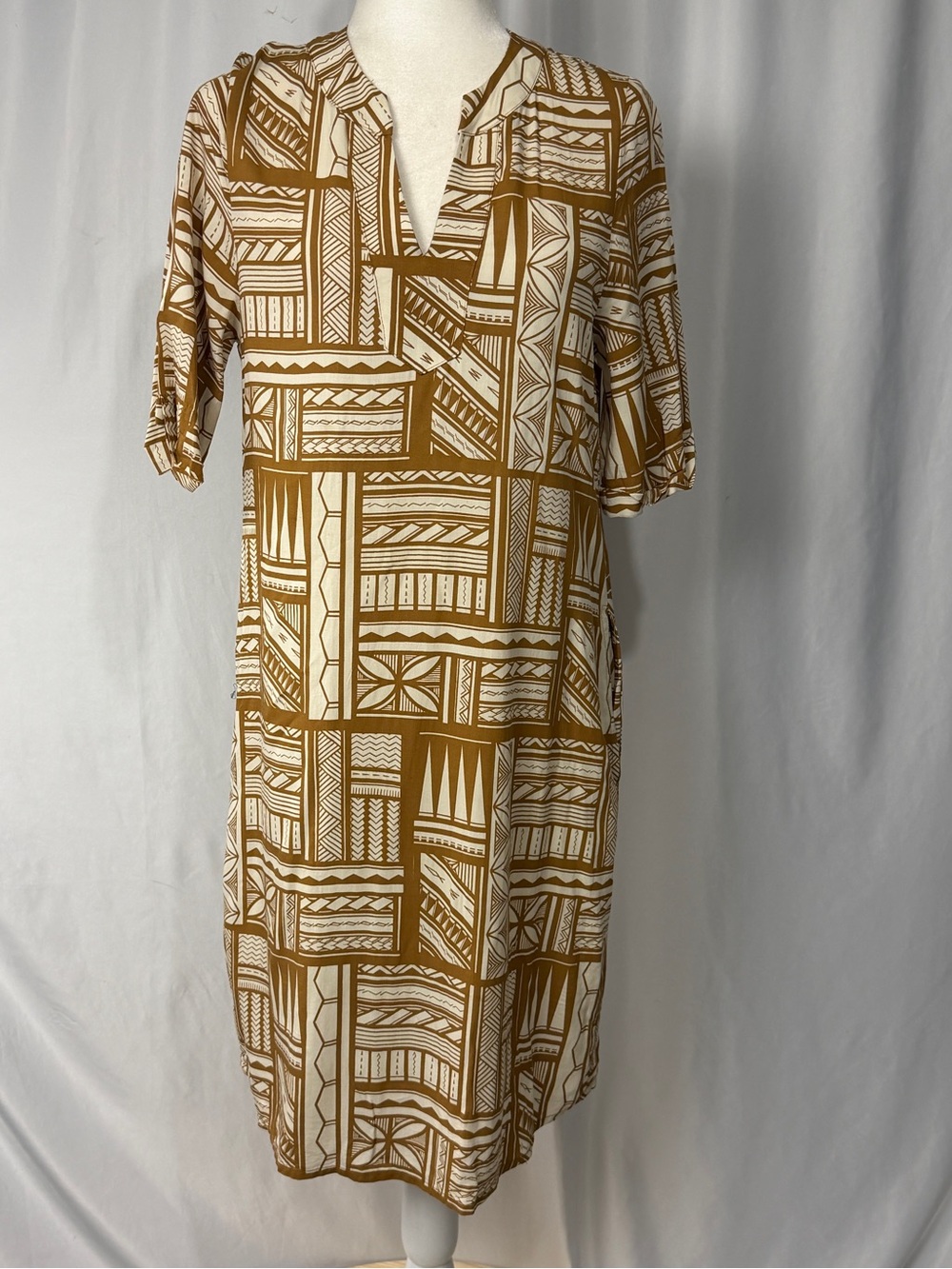 Tanoa Tanu Geometric Shift Dress Tunic Brown & Cream V-Neck Pockets TD105 Sz S